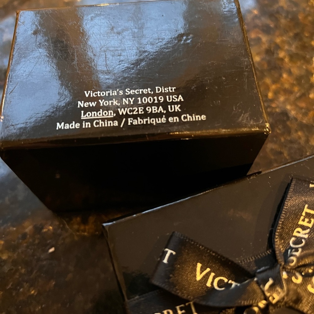 Victoria’s Secret Gold Crystal Studded Cuff NIB Gift Box Statement Bracelet​ - Picture 3 of 14